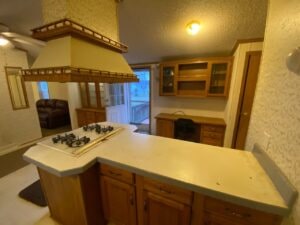 A large countertop in a kitchen that is white