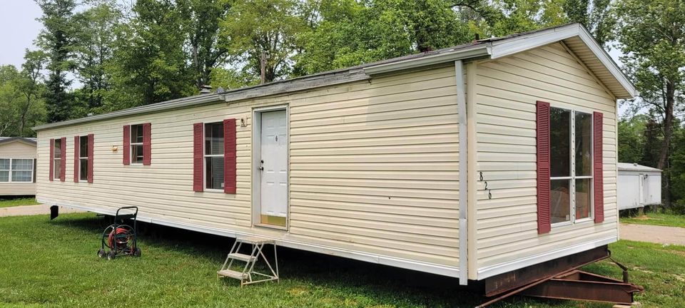 a cream colored singlewide mobile home