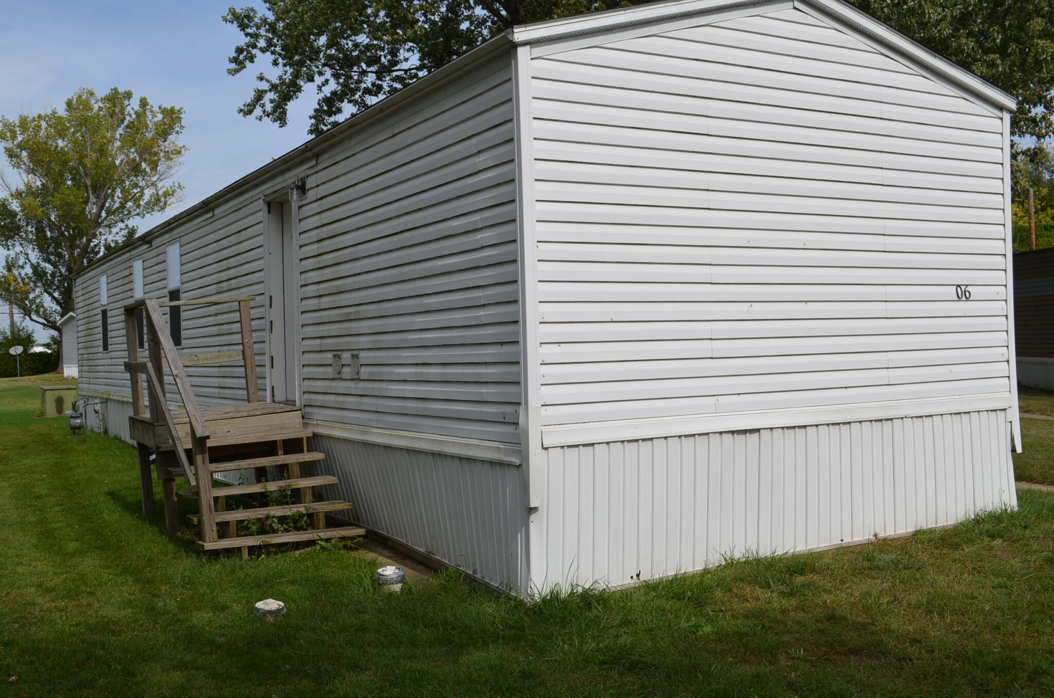 Insulating Under a Mobile Home: Top 3 Methods - MOBILE HOME BUYERS