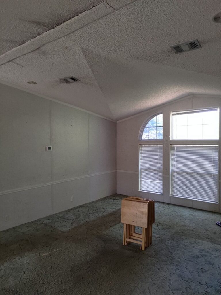 Dyrwall in a mobile home showing the ceiling and walls